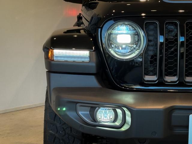 ジープ・ラングラーアンリミテッド４ｘｅ ルビコン４ｘｅ　レザーシート　シートヒーター　ＡｐｐｌｅＣａｒＰｌａｙ　Ｂｌｕｅｔｏｏｔｈ　純正ナビゲーション　フルセグ　ＬＥＤヘッドライト　前面衝突警報　ＡＣＣ　バックカメラ　ワンオーナー　認定中古車保証付（16枚目）