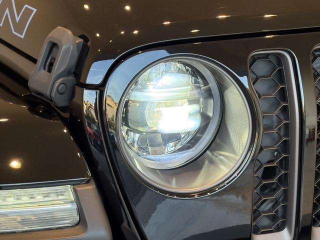 ジープ・ラングラーアンリミテッド４ｘｅ ルビコン４ｘｅ　レザーシート　シートヒーター　ＡｐｐｌｅＣａｒＰｌａｙ　Ｂｌｕｅｔｏｏｔｈ　純正ナビゲーション　フルセグ　ＬＥＤヘッドライト　前面衝突警報　ＡＣＣ　バックカメラ　ワンオーナー　認定中古車保証付（17枚目）