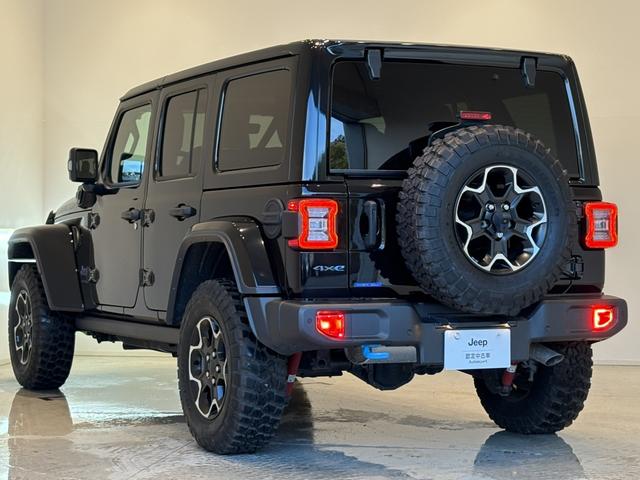 ジープ・ラングラーアンリミテッド４ｘｅ ルビコン４ｘｅ　レザーシート　シートヒーター　ＡｐｐｌｅＣａｒＰｌａｙ　Ｂｌｕｅｔｏｏｔｈ　純正ナビゲーション　フルセグ　ＬＥＤヘッドライト　前面衝突警報　ＡＣＣ　バックカメラ　ワンオーナー　認定中古車保証付（19枚目）