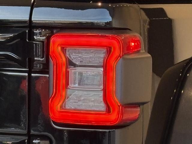 ジープ・ラングラーアンリミテッド４ｘｅ ルビコン４ｘｅ　レザーシート　シートヒーター　ＡｐｐｌｅＣａｒＰｌａｙ　Ｂｌｕｅｔｏｏｔｈ　純正ナビゲーション　フルセグ　ＬＥＤヘッドライト　前面衝突警報　ＡＣＣ　バックカメラ　ワンオーナー　認定中古車保証付（22枚目）