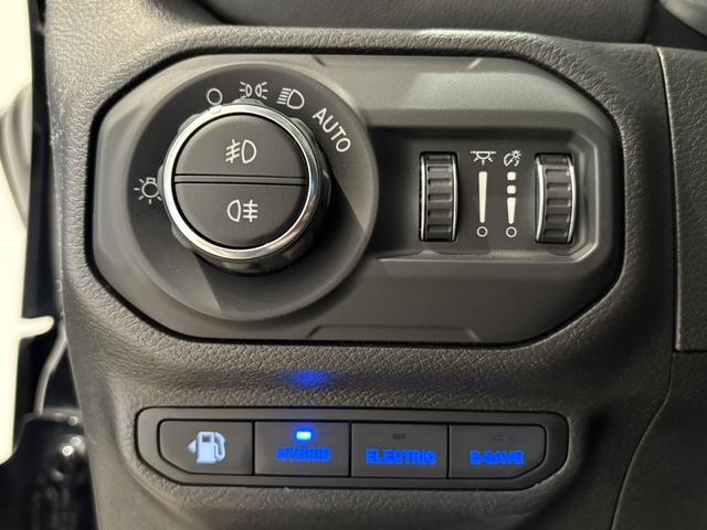 ジープ・ラングラーアンリミテッド４ｘｅ ルビコン４ｘｅ　レザーシート　シートヒーター　ＡｐｐｌｅＣａｒＰｌａｙ　Ｂｌｕｅｔｏｏｔｈ　純正ナビゲーション　フルセグ　ＬＥＤヘッドライト　前面衝突警報　ＡＣＣ　バックカメラ　ワンオーナー　認定中古車保証付（44枚目）