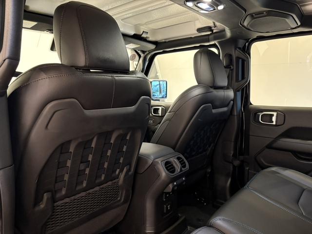 ジープ・ラングラーアンリミテッド４ｘｅ ルビコン４ｘｅ　レザーシート　シートヒーター　ＡｐｐｌｅＣａｒＰｌａｙ　Ｂｌｕｅｔｏｏｔｈ　純正ナビゲーション　フルセグ　ＬＥＤヘッドライト　前面衝突警報　ＡＣＣ　バックカメラ　ワンオーナー　認定中古車保証付（45枚目）