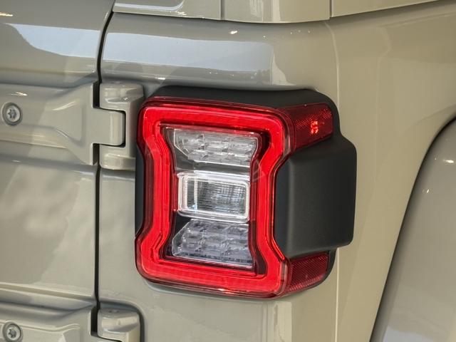 ジープ・ラングラーアンリミテッド リミテッドＥＤウィズサンライダフリップＴフォーハドＴ　限定車　レザーシート　シートヒーター　ＡｐｐｌｅＣａｒＰｌａｙ　Ｂｌｕｅｔｏｏｔｈ　純正ナビゲーション　フルセグ　ＬＥＤ　前面衝突警報　アダプティブクルーズコントロール　バックカメラ　認定中古車保証付（22枚目）