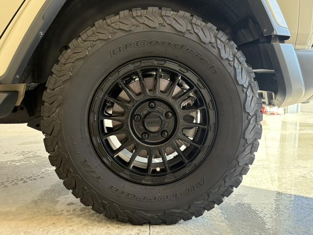 ジープ・ラングラーアンリミテッド リミテッドＥＤウィズサンライダフリップＴフォーハドＴ　限定車　レザーシート　シートヒーター　ＡｐｐｌｅＣａｒＰｌａｙ　Ｂｌｕｅｔｏｏｔｈ　純正ナビゲーション　フルセグ　ＬＥＤ　前面衝突警報　アダプティブクルーズコントロール　バックカメラ　認定中古車保証付（25枚目）