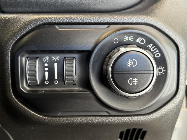 ジープ・ラングラーアンリミテッド リミテッドＥＤウィズサンライダフリップＴフォーハドＴ　限定車　レザーシート　シートヒーター　ＡｐｐｌｅＣａｒＰｌａｙ　Ｂｌｕｅｔｏｏｔｈ　純正ナビゲーション　フルセグ　ＬＥＤ　前面衝突警報　アダプティブクルーズコントロール　バックカメラ　認定中古車保証付（44枚目）