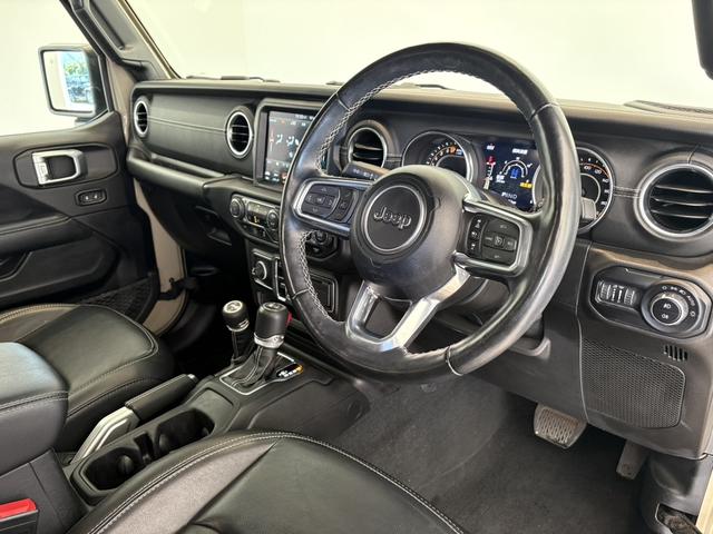 ジープ・ラングラーアンリミテッド リミテッドＥＤウィズサンライダフリップＴフォーハドＴ　限定車　レザーシート　シートヒーター　ＡｐｐｌｅＣａｒＰｌａｙ　Ｂｌｕｅｔｏｏｔｈ　純正ナビゲーション　フルセグ　ＬＥＤ　前面衝突警報　アダプティブクルーズコントロール　バックカメラ　認定中古車保証付（65枚目）