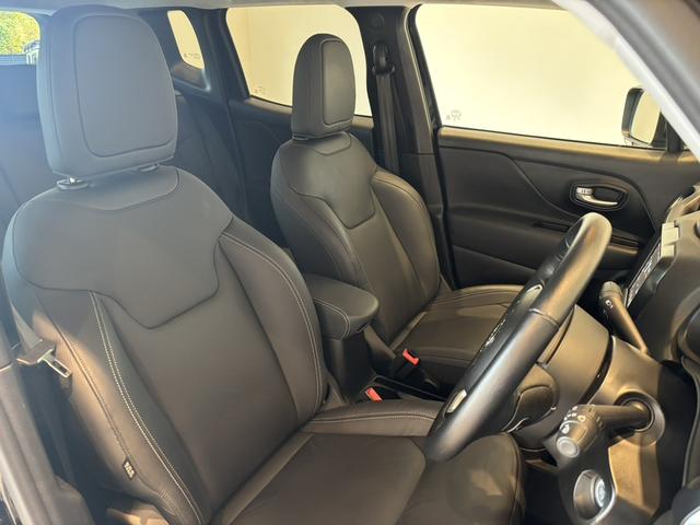 ジープ・レネゲード リミテッド LEDヘッドライト レザーシート シートヒーター AppleCarPlay Bluetooth 純正ナビゲーション フルセグ 前面衝突警報 ACC バックカメラ ワンオーナー 認定中古車保証付(9枚目)