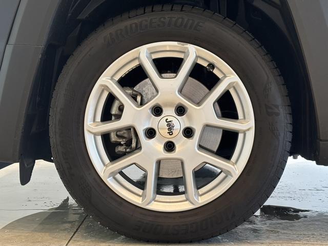 ジープ・レネゲード リミテッド LEDヘッドライト レザーシート シートヒーター AppleCarPlay Bluetooth 純正ナビゲーション フルセグ 前面衝突警報 ACC バックカメラ ワンオーナー 認定中古車保証付(26枚目)