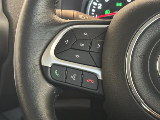 ジープ・レネゲード リミテッド LEDヘッドライト レザーシート シートヒーター AppleCarPlay Bluetooth 純正ナビゲーション フルセグ 前面衝突警報 ACC バックカメラ ワンオーナー 認定中古車保証付(30枚目)