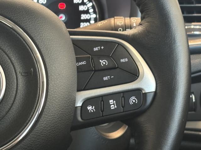 ジープ・レネゲード リミテッド LEDヘッドライト レザーシート シートヒーター AppleCarPlay Bluetooth 純正ナビゲーション フルセグ 前面衝突警報 ACC バックカメラ ワンオーナー 認定中古車保証付(31枚目)