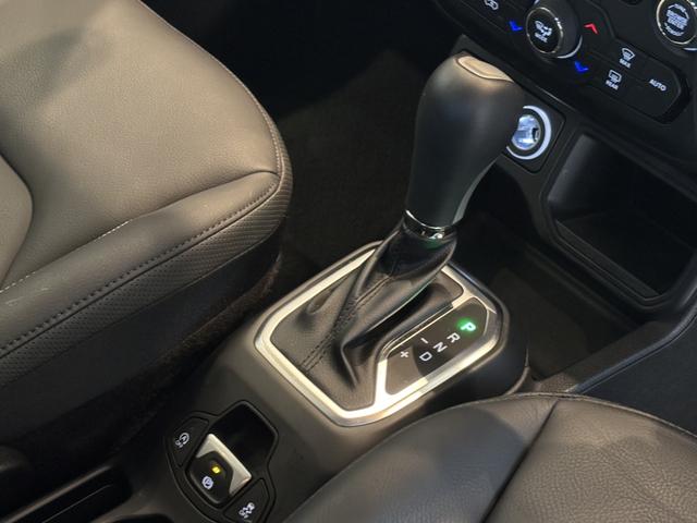 ジープ・レネゲード リミテッド LEDヘッドライト レザーシート シートヒーター AppleCarPlay Bluetooth 純正ナビゲーション フルセグ 前面衝突警報 ACC バックカメラ ワンオーナー 認定中古車保証付(40枚目)