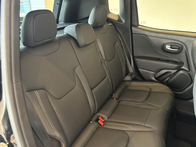 ジープ・レネゲード リミテッド LEDヘッドライト レザーシート シートヒーター AppleCarPlay Bluetooth 純正ナビゲーション フルセグ 前面衝突警報 ACC バックカメラ ワンオーナー 認定中古車保証付(44枚目)