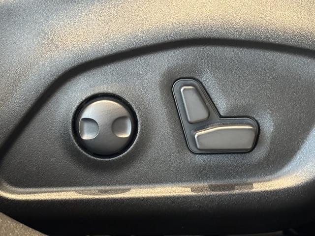 ジープ・レネゲード リミテッド LEDヘッドライト レザーシート シートヒーター AppleCarPlay Bluetooth 純正ナビゲーション フルセグ 前面衝突警報 ACC バックカメラ ワンオーナー 認定中古車保証付(73枚目)