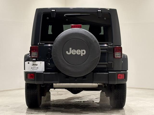 ジープ・ラングラーアンリミテッド サハラ ボディ色:ライノー ナビ 地デジ バックカメラ 純正18インチAWブラック塗装 オートヘッドライト ナンバー移設(19枚目)