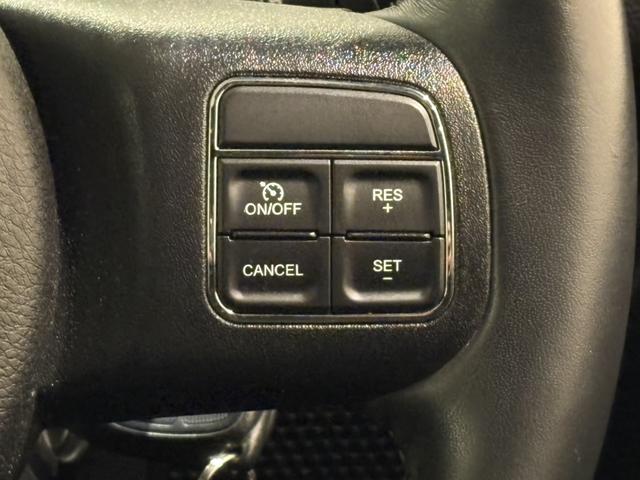 ジープ・ラングラーアンリミテッド サハラ ボディ色:ライノー ナビ 地デジ バックカメラ 純正18インチAWブラック塗装 オートヘッドライト ナンバー移設(30枚目)