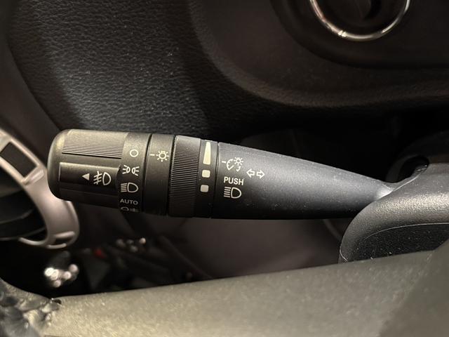 ジープ・ラングラーアンリミテッド サハラ ボディ色:ライノー ナビ 地デジ バックカメラ 純正18インチAWブラック塗装 オートヘッドライト ナンバー移設(39枚目)