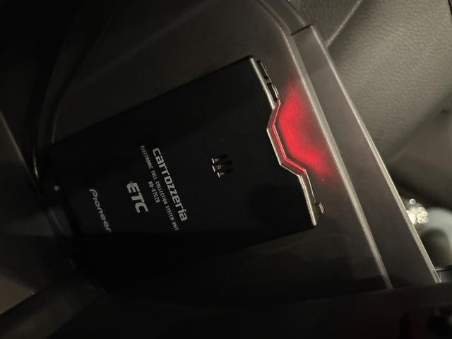 ジープ・ラングラーアンリミテッド サハラ ボディ色:ライノー ナビ 地デジ バックカメラ 純正18インチAWブラック塗装 オートヘッドライト ナンバー移設(46枚目)