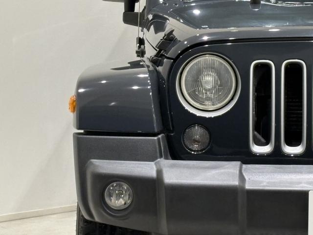 ジープ・ラングラーアンリミテッド サハラ ボディ色:ライノー ナビ 地デジ バックカメラ 純正18インチAWブラック塗装 オートヘッドライト ナンバー移設(50枚目)