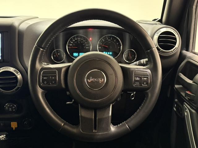 ジープ・ラングラーアンリミテッド サハラ ボディ色:ライノー ナビ 地デジ バックカメラ 純正18インチAWブラック塗装 オートヘッドライト ナンバー移設(62枚目)