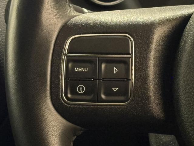 ジープ・ラングラーアンリミテッド サハラ ボディ色:ライノー ナビ 地デジ バックカメラ 純正18インチAWブラック塗装 オートヘッドライト ナンバー移設(63枚目)