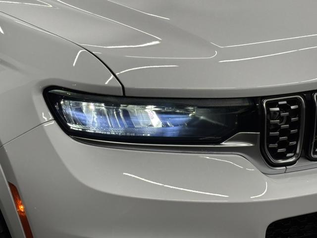 ジープ・グランドチェロキーL サミット リザーブ パノラマサンルーフ パレルモレザー McIntoshスピーカー AppleCarPlay Bluetooth 純正ナビ フルセグ シートヒーター 前面衝突警報 ACC 360度カメラ 認定中古車保証(18枚目)