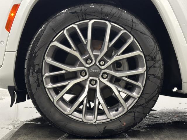 ジープ・グランドチェロキーL サミット リザーブ パノラマサンルーフ パレルモレザー McIntoshスピーカー AppleCarPlay Bluetooth 純正ナビ フルセグ シートヒーター 前面衝突警報 ACC 360度カメラ 認定中古車保証(26枚目)