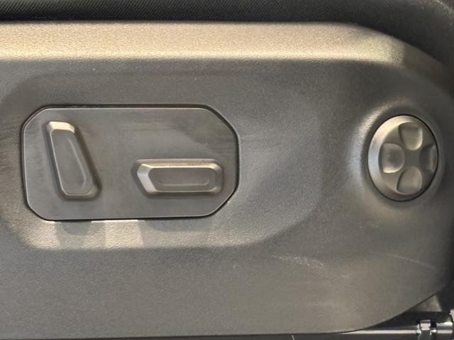 ジープ・ラングラーアンリミテッド サハラ　マイナーチェンジ後現行モデル　１２．３インチモニター　レザーシート　シートヒーター　ＣａｒＰｌａｙ　Ｂｌｕｅｔｏｏｔｈ　純正ナビ　ＬＥＤ　前面衝突警報　ＡＣＣ　バックカメラ　１オーナー　認定中古車保証（46枚目）