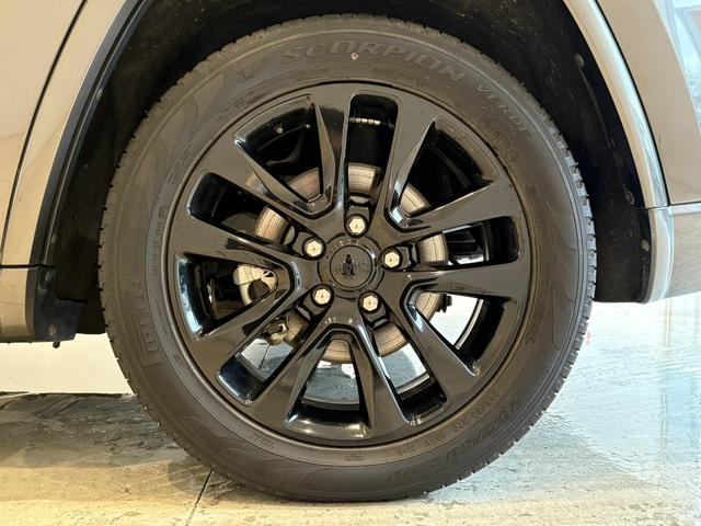 ジープ・グランドチェロキー アルティテュード AppleCarPlay Bluetooth 純正ナビ フルセグ ハーフレザーシート シートヒーター&ベンチレーション 前面衝突警報 アダプティブクルーズコントロール バックカメラ 認定中古車保証付(25枚目)