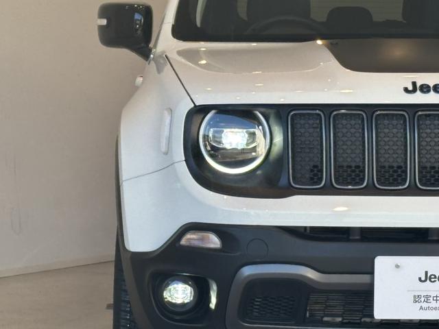 ジープ・レネゲード4xe トレイルホーク 4xe LED レザーシート シートヒーター AppleCarPlay Bluetooth 純正ナビゲーション 全衝突警報 アダプティブクルーズコントロール バックカメラ 認定中古車保証付(16枚目)