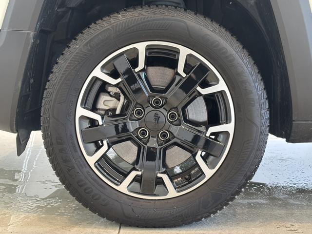 ジープ・レネゲード4xe トレイルホーク 4xe LED レザーシート シートヒーター AppleCarPlay Bluetooth 純正ナビゲーション 全衝突警報 アダプティブクルーズコントロール バックカメラ 認定中古車保証付(26枚目)