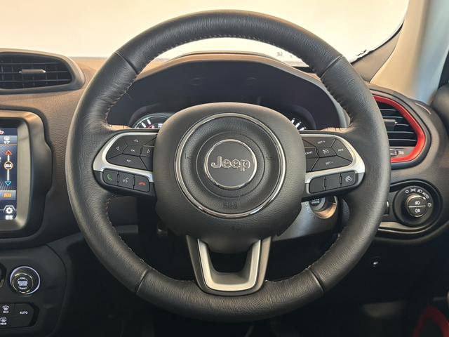 ジープ・レネゲード4xe トレイルホーク 4xe LED レザーシート シートヒーター AppleCarPlay Bluetooth 純正ナビゲーション 全衝突警報 アダプティブクルーズコントロール バックカメラ 認定中古車保証付(29枚目)