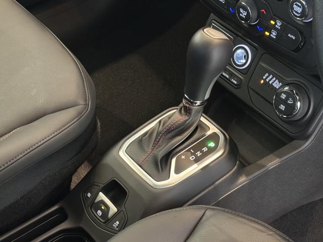ジープ・レネゲード4xe トレイルホーク 4xe LED レザーシート シートヒーター AppleCarPlay Bluetooth 純正ナビゲーション 全衝突警報 アダプティブクルーズコントロール バックカメラ 認定中古車保証付(40枚目)
