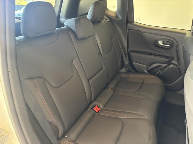 ジープ・レネゲード4xe トレイルホーク 4xe LED レザーシート シートヒーター AppleCarPlay Bluetooth 純正ナビゲーション 全衝突警報 アダプティブクルーズコントロール バックカメラ 認定中古車保証付(42枚目)