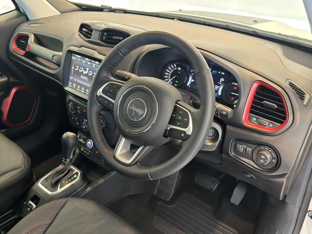 ジープ・レネゲード4xe トレイルホーク 4xe LED レザーシート シートヒーター AppleCarPlay Bluetooth 純正ナビゲーション 全衝突警報 アダプティブクルーズコントロール バックカメラ 認定中古車保証付(63枚目)