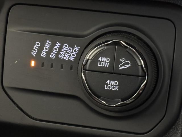 ジープ・レネゲード4xe トレイルホーク 4xe LED レザーシート シートヒーター AppleCarPlay Bluetooth 純正ナビゲーション 全衝突警報 アダプティブクルーズコントロール バックカメラ 認定中古車保証付(75枚目)