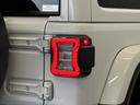 サハラ　レザーシート　シートヒーター　ＡｐｐｌｅＣａｒＰｌａｙ　Ｂｌｕｅｔｏｏｔｈ　純正ナビゲーション　フルセグ　ＬＥＤヘッドライト　前面衝突警報　ＡＣＣ　バックカメラ　ワンオーナー　認定中古車保証付（21枚目）