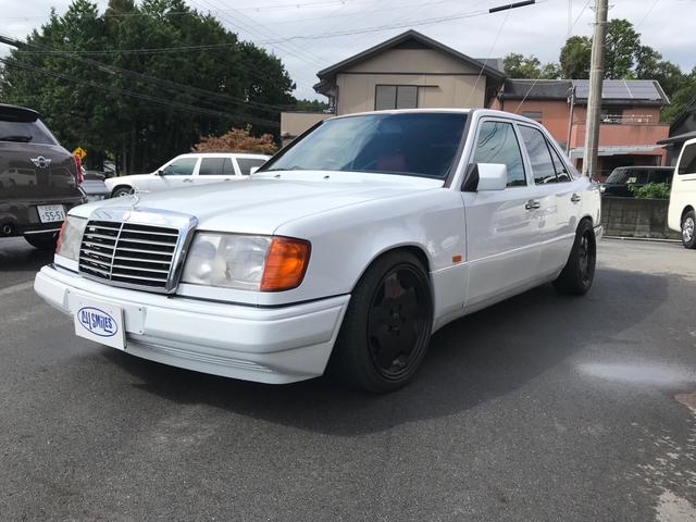 ３２０Ｅ　３２０Ｅ（５名）　当社カスタム車　ＡＭＧ１７インチＡＷ　新タイヤ　　Ｂカメラ　ＥＴＣ　赤シートカバー　ＥＧハーネス交換済みＡＣ修理済み　ＰＳオーバーホール済み　ＥＧ　ＭＴマウント交換済み(5枚目)