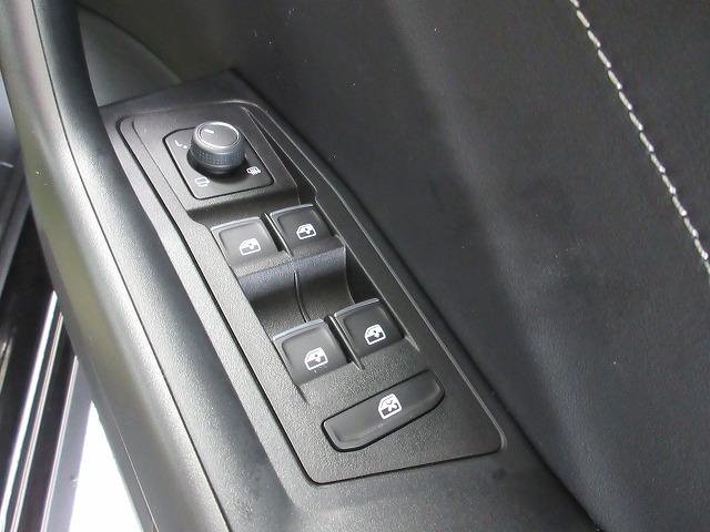 Ｔ－ロック ＴＳＩ　スタイル　ＤｉｓｃｏｖｅｒＰｒｏナビ　ＥＴＣ　バックカメラ　デジタルメータークラスター　アダプティブクルーズコントロール　マルチファンクションステアリング（22枚目）