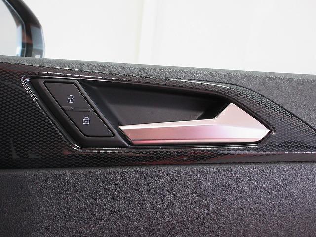 ポロ ＴＳＩアクティブ　ＤｉｓｃｏｖｅｒＰｒｏナビ　ＥＴＣ　バックカメラ　デジタルメータークラスター　アダプティブクルーズコントロール　マルチファンクションステアリング（13枚目）