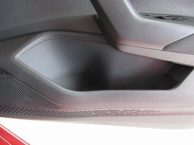 ポロ ＴＳＩアクティブ　ＤｉｓｃｏｖｅｒＰｒｏナビ　ＥＴＣ　バックカメラ　デジタルメータークラスター　アダプティブクルーズコントロール　マルチファンクションステアリング（15枚目）