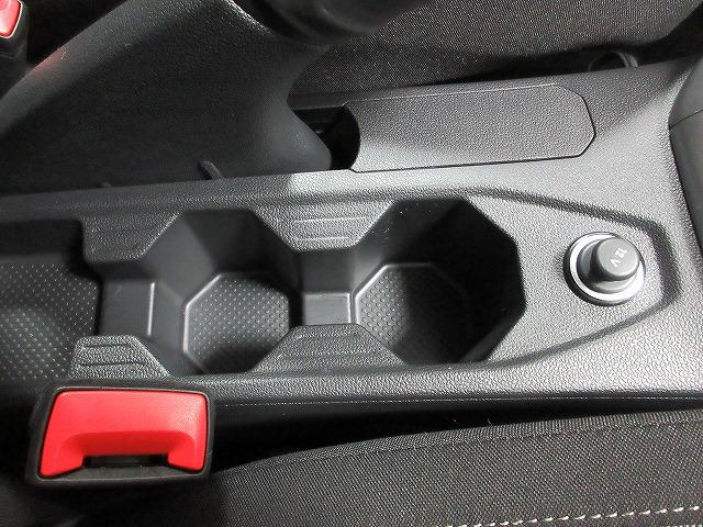 ポロ ＴＳＩアクティブ　ＤｉｓｃｏｖｅｒＰｒｏナビ　ＥＴＣ　バックカメラ　デジタルメータークラスター　アダプティブクルーズコントロール　マルチファンクションステアリング（20枚目）