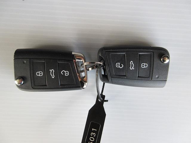 ゴルフトゥーラン ＴＳＩ　ハイライン　ＤｉｓｃｏｖｅｒＰｒｏナビ　ＥＴＣ　バックカメラ　デジタルメータークラスター　アダプティブクルーズコントロール　マルチファンクションステアリング（18枚目）