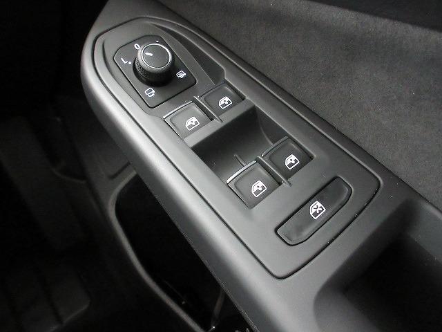 ゴルフ ｅＴＳＩスタイル　ＤｉｓｃｏｖｅｒＰｒｏナビ　ＥＴＣ　バックカメラ　デジタルメータークラスター　アダプティブクルーズコントロール　マルチファンクションステアリング（47枚目）