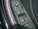 ドアミラーの調節とパワーウィンドウのコンビネーションスイッチです。左ミラーにはパーキングサポート機能付き。パワーウィンドウはそれぞれの席でオート開閉します。