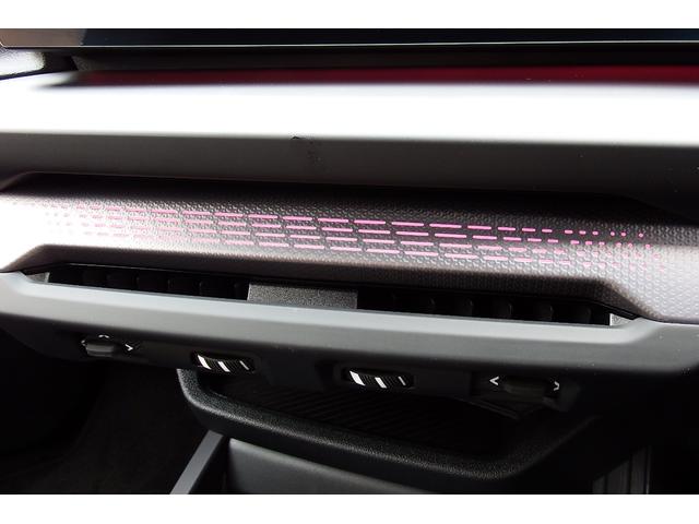 １シリーズ １２０　Ｍスポーツ　弊社レンタカーアップ　テクノロジーパッケージ　アクティブクルーズコントロール　電動フロントシート　アダプティブＬＥＤヘッドライト　オートマチックテールゲート　ＨＤＤナビ　全方位カメラ　１８ＡＷ（33枚目）
