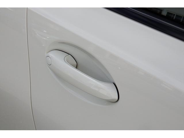 M3 M3セダン コンペティション M xDrive ワンオーナー アクティブクルーズコントロール フロントベンチレーションシート オートマチックトランクリッド カーボンファイバールーフ アンビエントライト HDDナビ 全方位カメラ 19/20AW(17枚目)