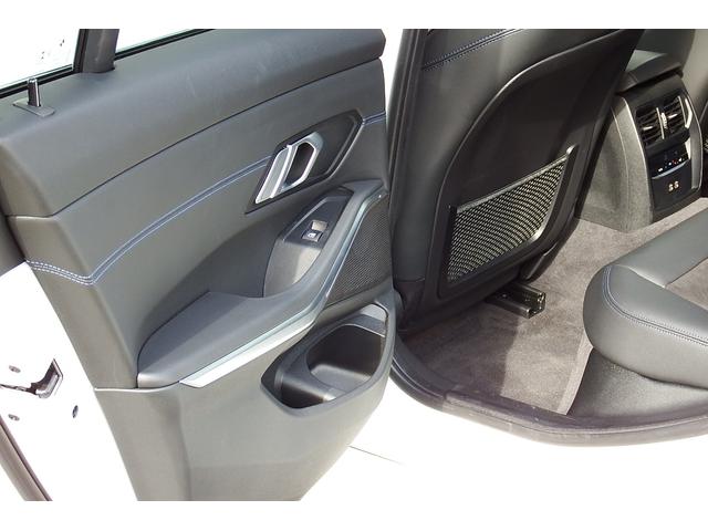 ３シリーズ ３１８ｉ　Ｍスポーツ　ワンオーナー　アクティブクルーズコントロール　電動フロントシート　オートマチックトランクリッド　ＬＥＤヘッドライト　アンビエントライト　ＨＤＤナビ　全方位カメラ　ＥＴＣ車載器内蔵ルームミラー　１９ＡＷ（50枚目）