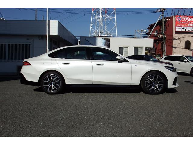 ５シリーズ ５２３ｄ　ｘＤｒｉｖｅ　Ｍスポーツ　弊社レンタカーアップ　コンフォートドライビングパッケージ　インテグレイテッドアクティブステアリング　　アダプティブサスペンション　アンビエントライト　ＨＤＤナビ　ＴＶチューナー　全方位カメラ　１９ＡＷ（7枚目）