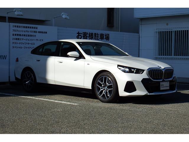 ５シリーズ ５２３ｄ　ｘＤｒｉｖｅ　Ｍスポーツ　弊社レンタカーアップ　コンフォートドライビングパッケージ　インテグレイテッドアクティブステアリング　　アダプティブサスペンション　アンビエントライト　ＨＤＤナビ　ＴＶチューナー　全方位カメラ　１９ＡＷ（9枚目）