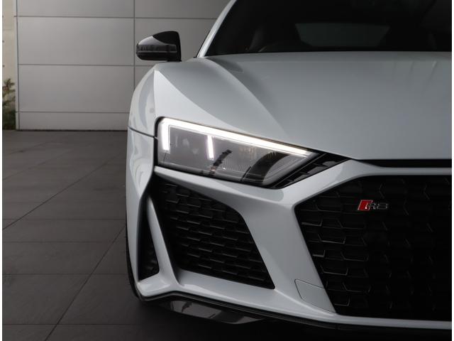 Ｒ８ Ｖ１０クーペパフォマンス５．２ＦＳＩクワＳトロニック　デコラティブパネルカーボン　ダイナミックステアリング　ヘッドライニングアルカンターラダイヤモンドステッチング　カラードステッチング　黒革　前後センサー付カメラ　認定中古車　ＳＳＤナビ（78枚目）